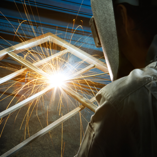 Konstrukcje spawane i budowa hal stalowych